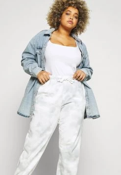 Levi's® Plus BENCHWARMER Jogginghose Air Damen -Günstiges L'Oréal Paris Geschäft 3b55388146594938ae05cd121a367984