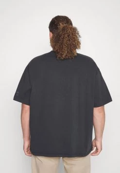 Levi's® Plus BIG GRAPHIC TEE T Shirt Basic Big 501 Reasons Caviar Herren 13 Levi's® Plus BIG GRAPHIC TEE T Shirt Basic Big 501 Reasons Caviar Herren -Günstiges L'Oréal Paris Geschäft a53e888547584993b6395cd53e7b478a