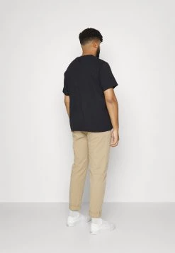 Levi's® Plus Herren BIG GRAPHIC TEE T Shirt Print Caviar 9 Levi's® Plus Herren BIG GRAPHIC TEE T Shirt Print Caviar -Günstiges L'Oréal Paris Geschäft c63364ec29e34c7a9b1c95cdfc168fb2