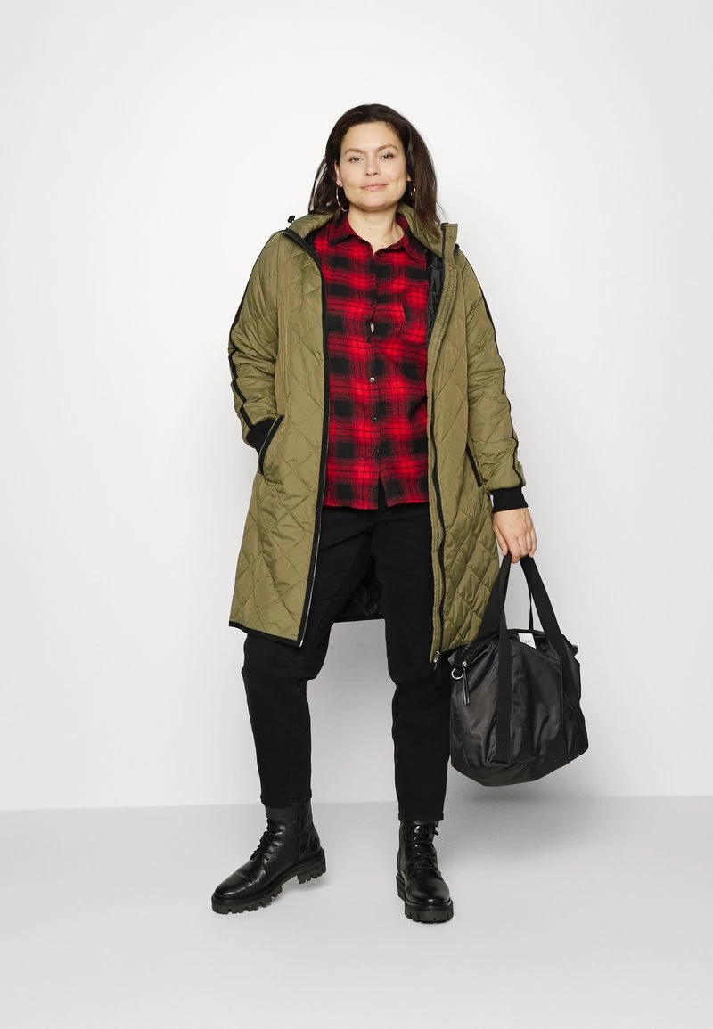 Levi's® Plus HIGH WAISTED MOM Jeans Relaxed Fit Flash Black Damen 4 Levi's® Plus HIGH WAISTED MOM Jeans Relaxed Fit Flash Black Damen - Image 2