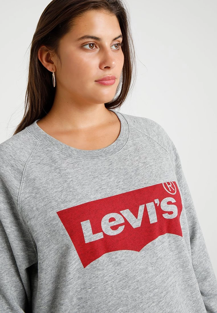 Levi's® Plus PL RELAXED GRAPHIC CREW Sweatshirt Plus Fleece Housemark Smokestack Htr Damen 7 Levi's® Plus PL RELAXED GRAPHIC CREW Sweatshirt Plus Fleece Housemark Smokestack Htr Damen - Image 5